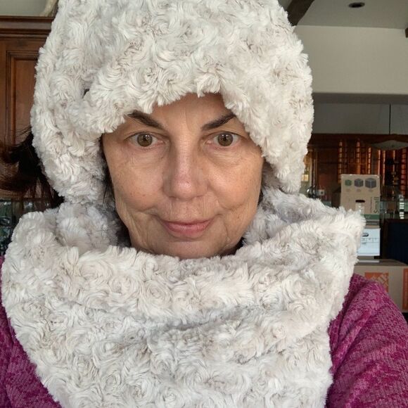 NWT Loft Rosebud Furry Infinity Scarf - Picture 4 of 6